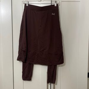Brown athletic skirt with capri leggings